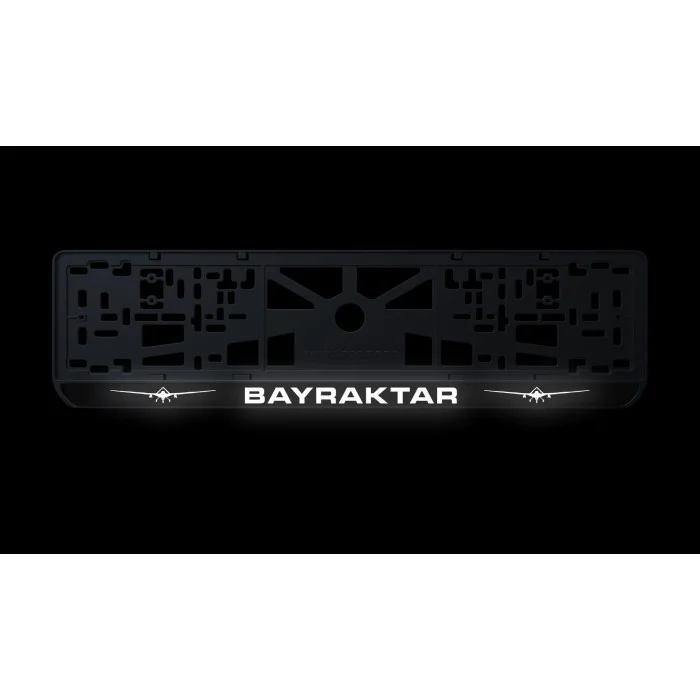 Номерна рамка "BAYRAKTAR" із високоякісного ABS пластику Ledos виглядає як LCD дисплей.